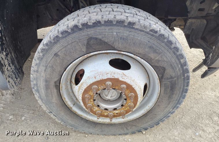 image for item DT0800 2006 Ford F450 Super Duty Crew Cab flatbed truck