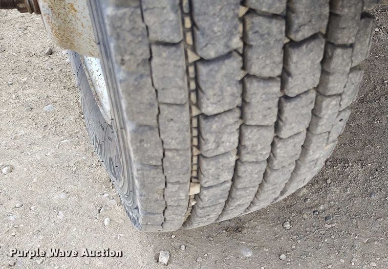 image for item DT0800 2006 Ford F450 Super Duty Crew Cab flatbed truck