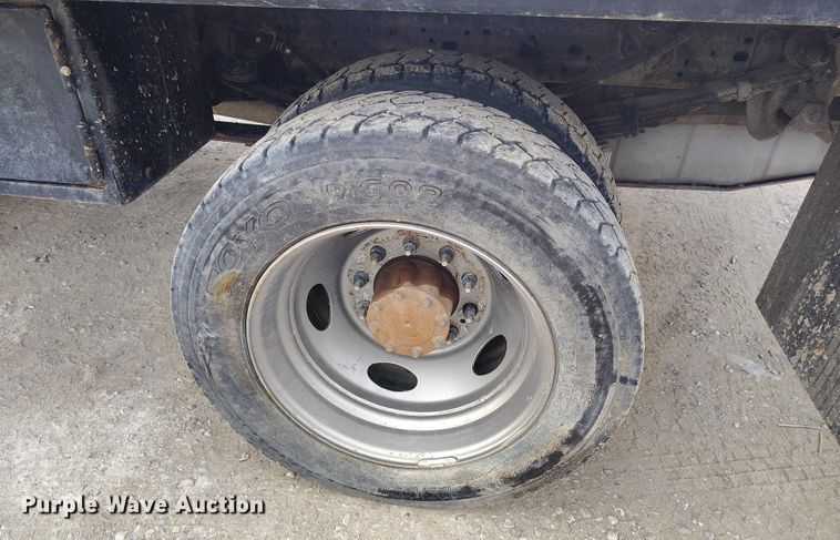 image for item DT0800 2006 Ford F450 Super Duty Crew Cab flatbed truck