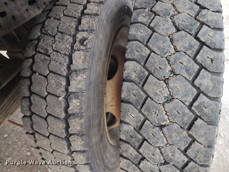 image for item DT0800 2006 Ford F450 Super Duty Crew Cab flatbed truck