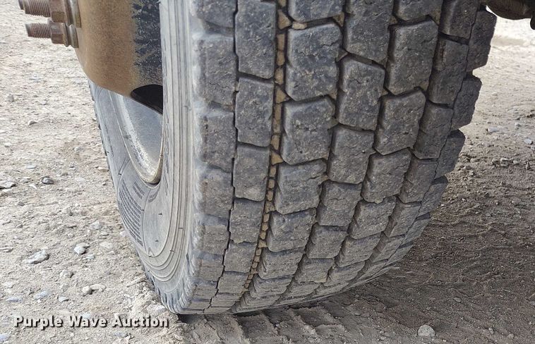 image for item DT0800 2006 Ford F450 Super Duty Crew Cab flatbed truck