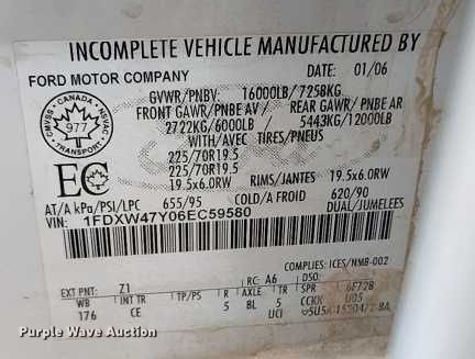 image for item DT0800 2006 Ford F450 Super Duty Crew Cab flatbed truck