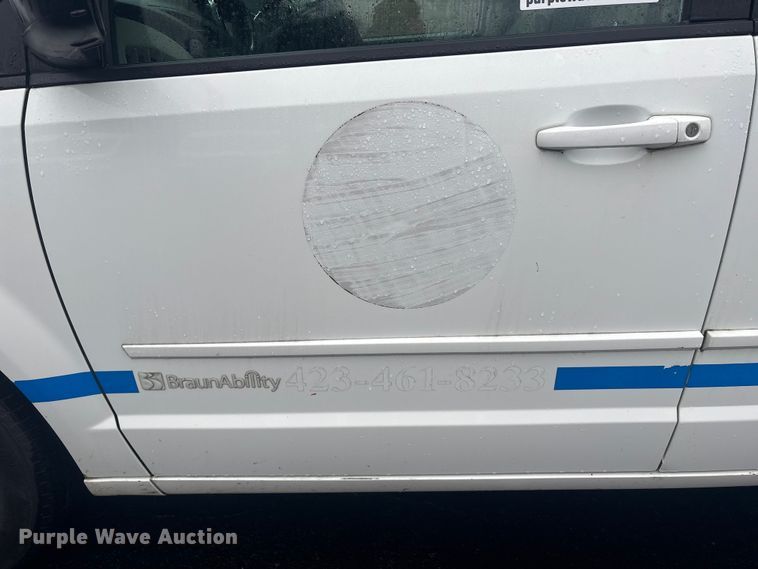 image for item DT2751 2016 Dodge Grand Caravan handicap accessible van