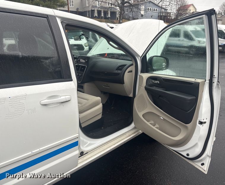image for item DT2751 2016 Dodge Grand Caravan handicap accessible van
