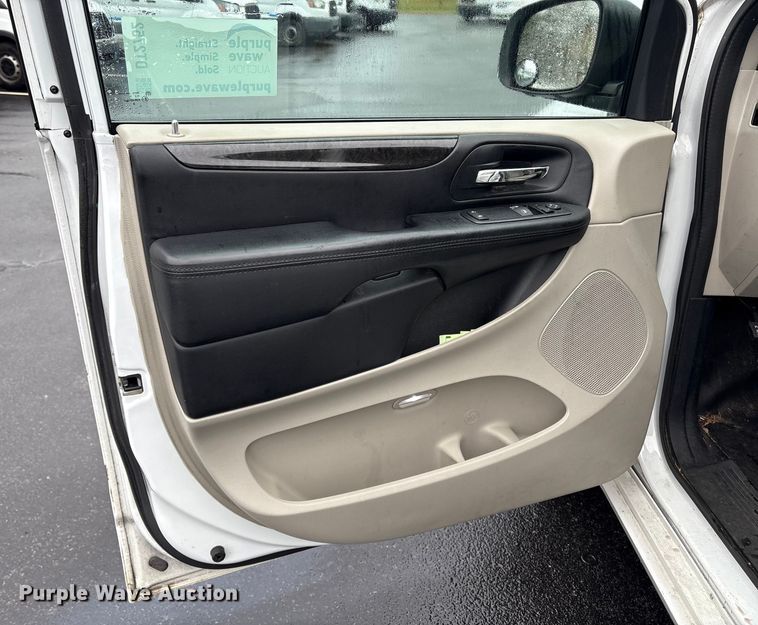 image for item DT2752 2016 Dodge Grand Caravan handicap accessible van
