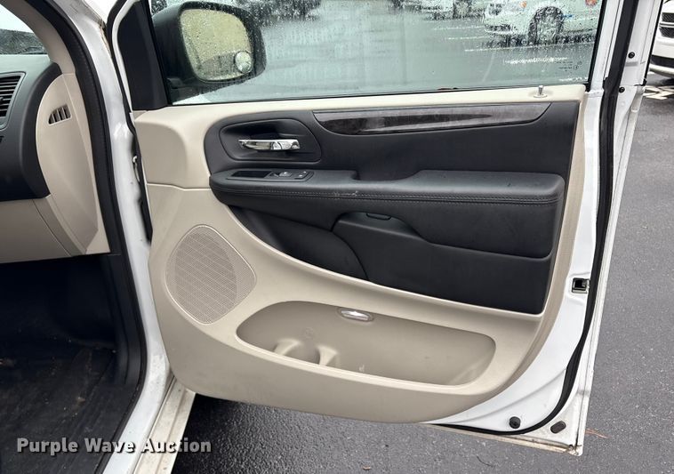 image for item DT2752 2016 Dodge Grand Caravan handicap accessible van