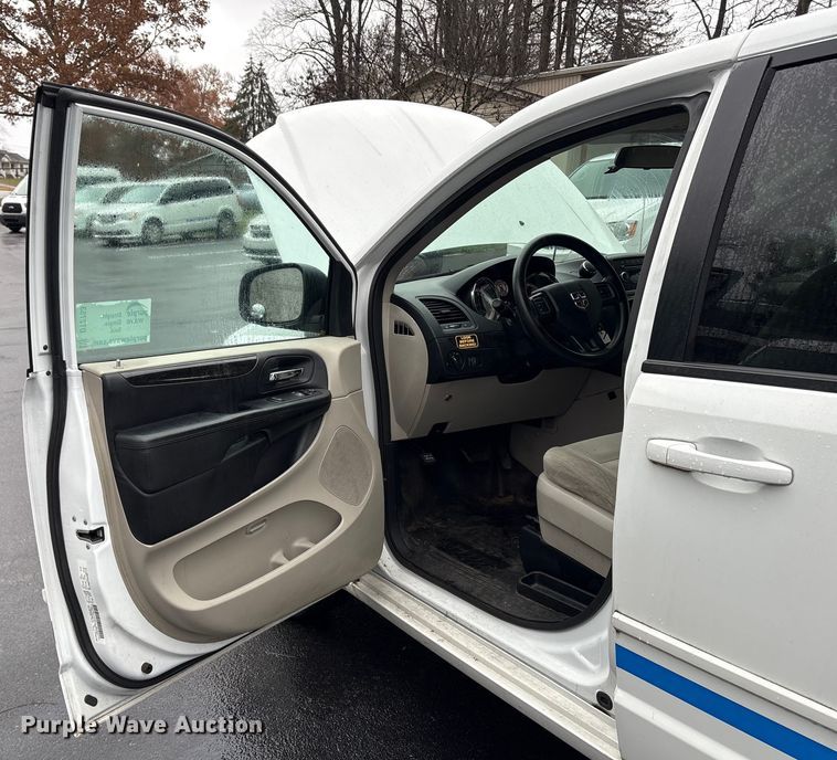 image for item DT2753 2014 Dodge Grand Caravan handicap accessible van