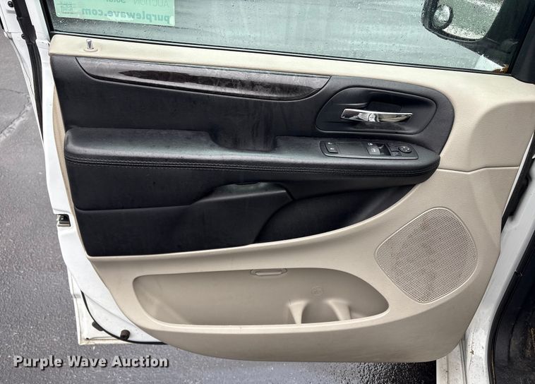 image for item DT2753 2014 Dodge Grand Caravan handicap accessible van