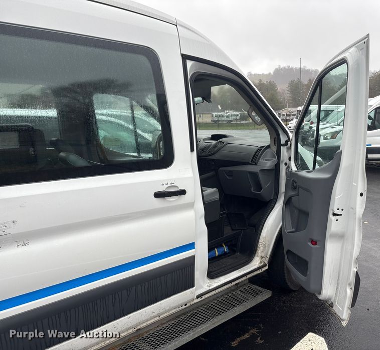 image for item DT2757 2017 Ford Transit 150 delivery van