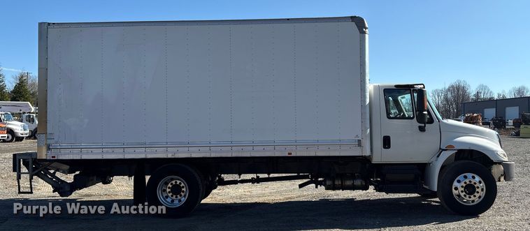 image for item DT2764 2018 International 4300 box truck
