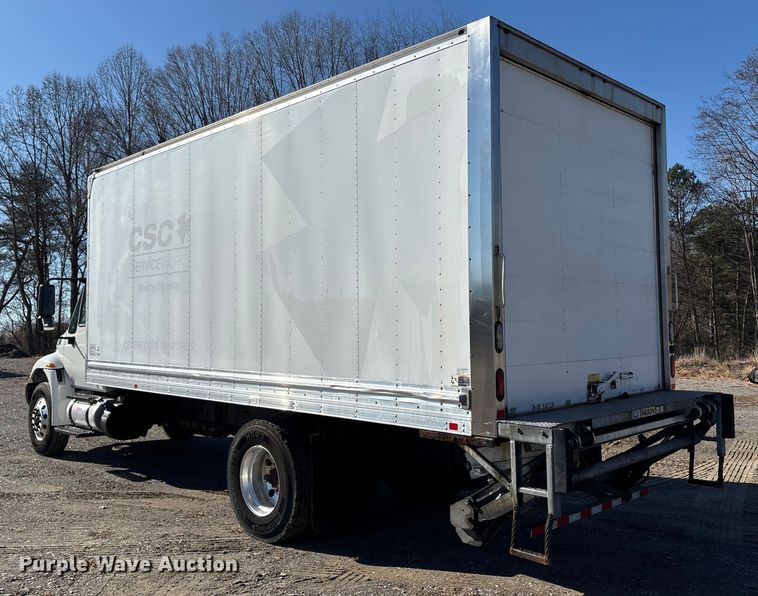 image for item DT2764 2018 International 4300 box truck