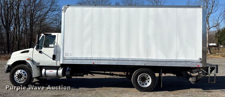 image for item DT2764 2018 International 4300 box truck