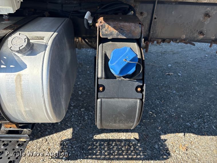 image for item DT2764 2018 International 4300 box truck