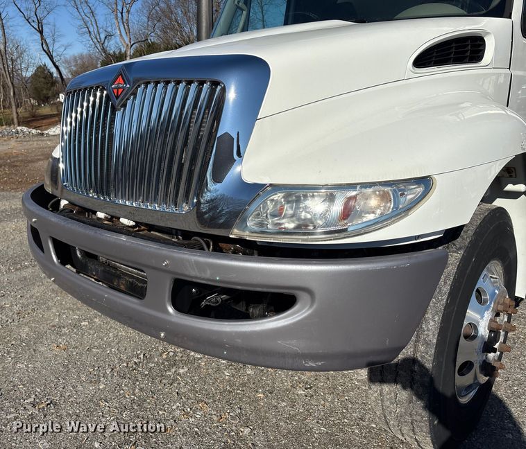 image for item DT2764 2018 International 4300 box truck