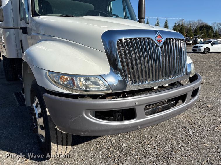 image for item DT2764 2018 International 4300 box truck