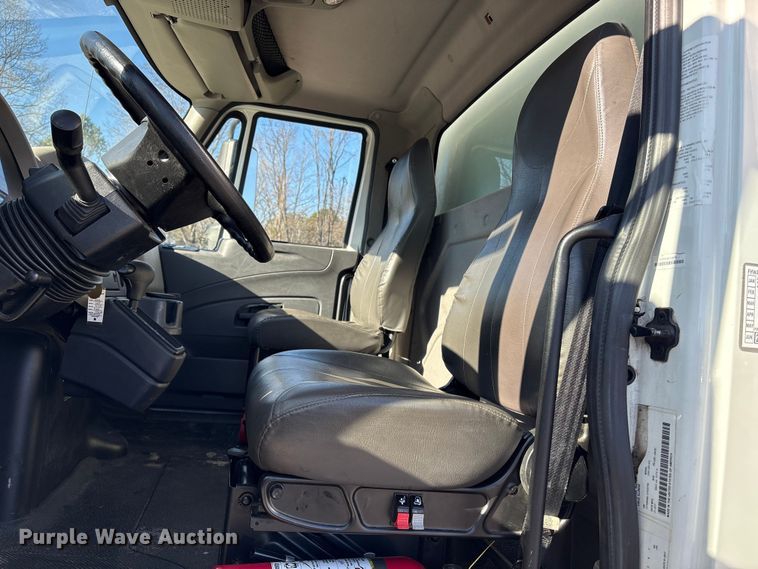 image for item DT2764 2018 International 4300 box truck