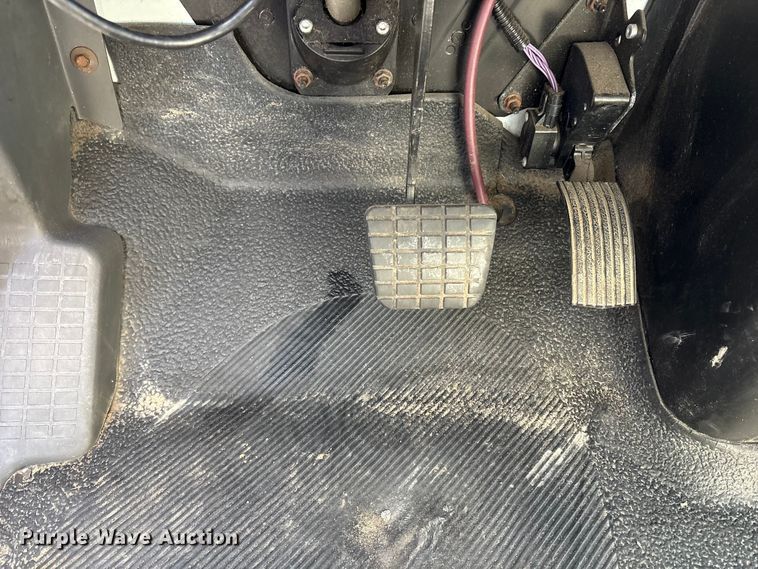 image for item DT2764 2018 International 4300 box truck