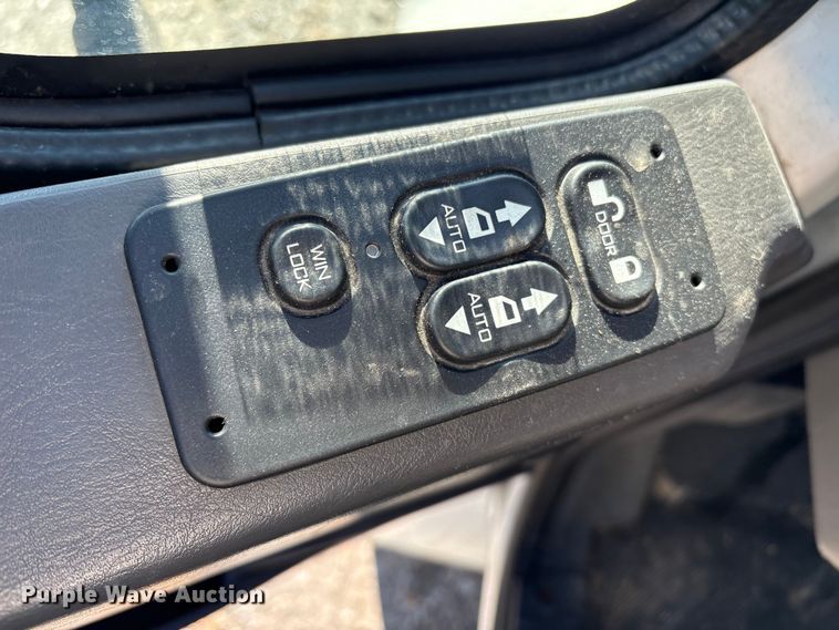 image for item DT2764 2018 International 4300 box truck