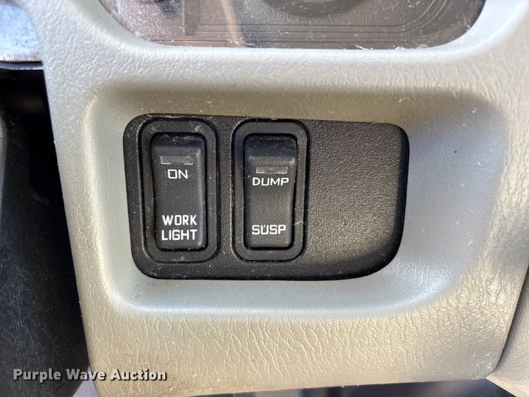 image for item DT2764 2018 International 4300 box truck