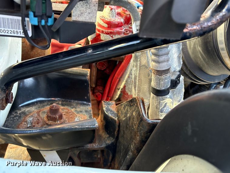 image for item DT2764 2018 International 4300 box truck