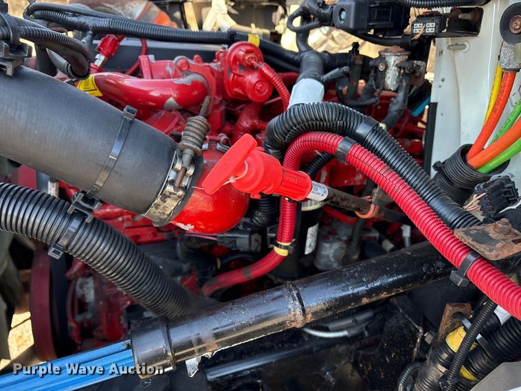 image for item DT2764 2018 International 4300 box truck