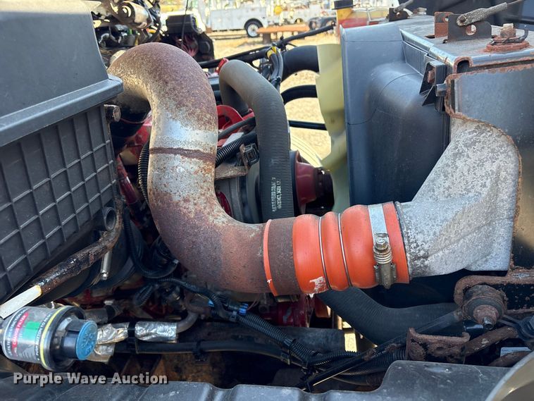 image for item DT2764 2018 International 4300 box truck