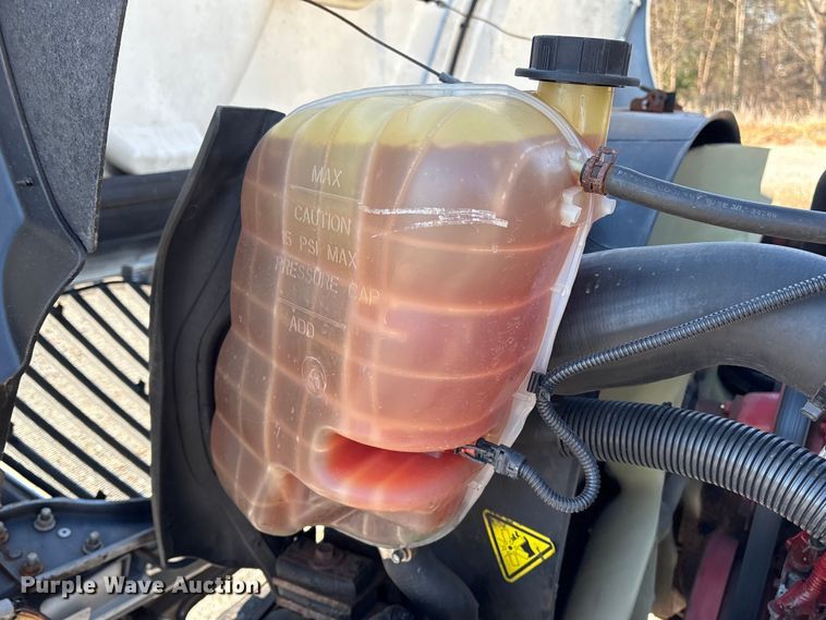 image for item DT2764 2018 International 4300 box truck