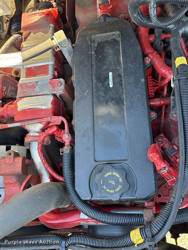 image for item DT2764 2018 International 4300 box truck