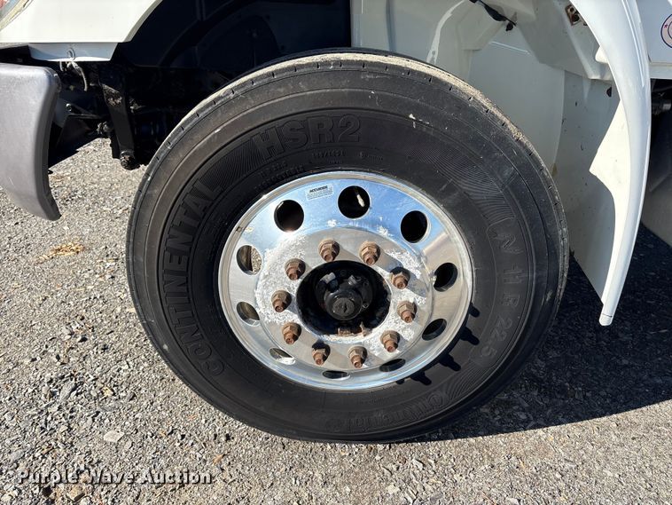 image for item DT2764 2018 International 4300 box truck