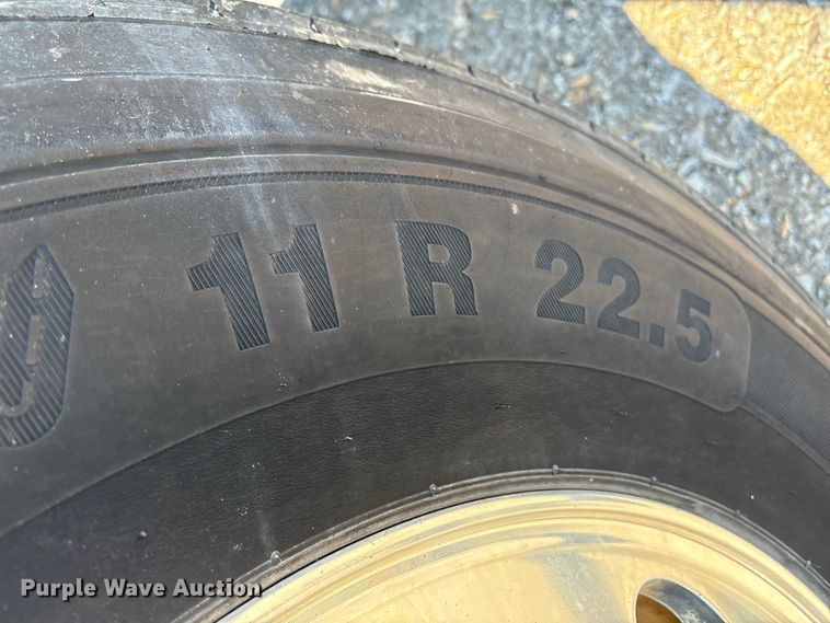 image for item DT2764 2018 International 4300 box truck