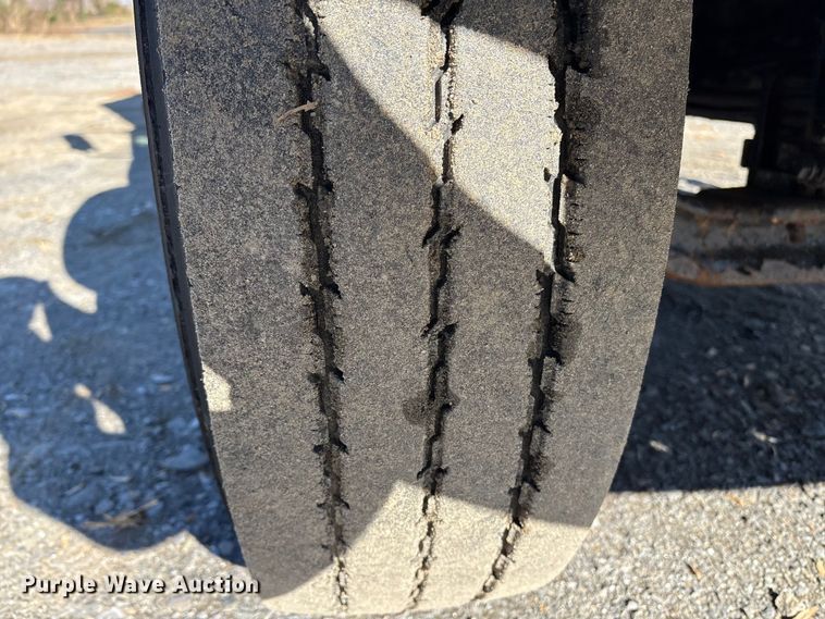 image for item DT2764 2018 International 4300 box truck