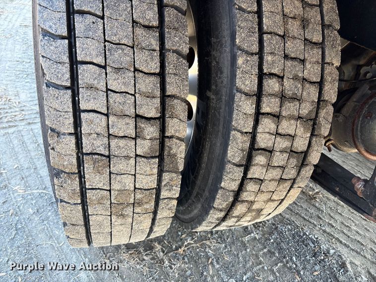 image for item DT2764 2018 International 4300 box truck