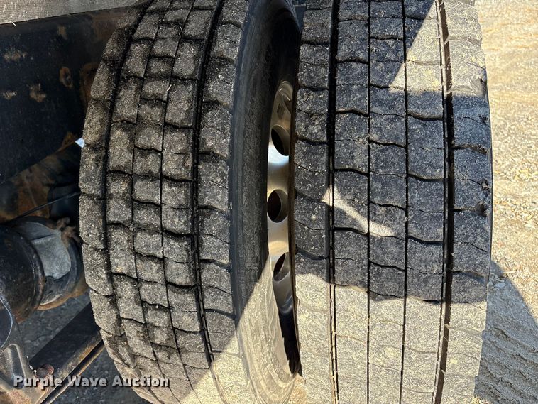 image for item DT2764 2018 International 4300 box truck