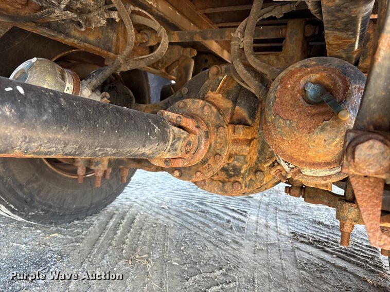 image for item DT2764 2018 International 4300 box truck