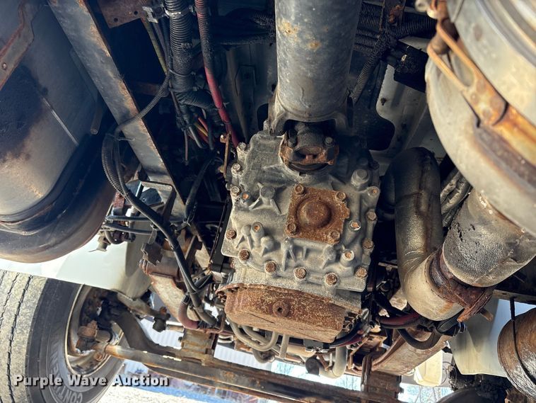 image for item DT2764 2018 International 4300 box truck