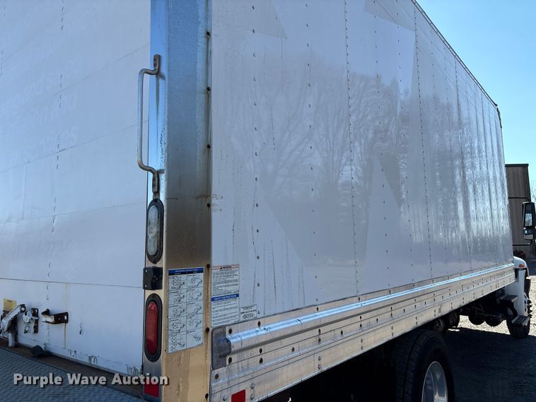 image for item DT2764 2018 International 4300 box truck