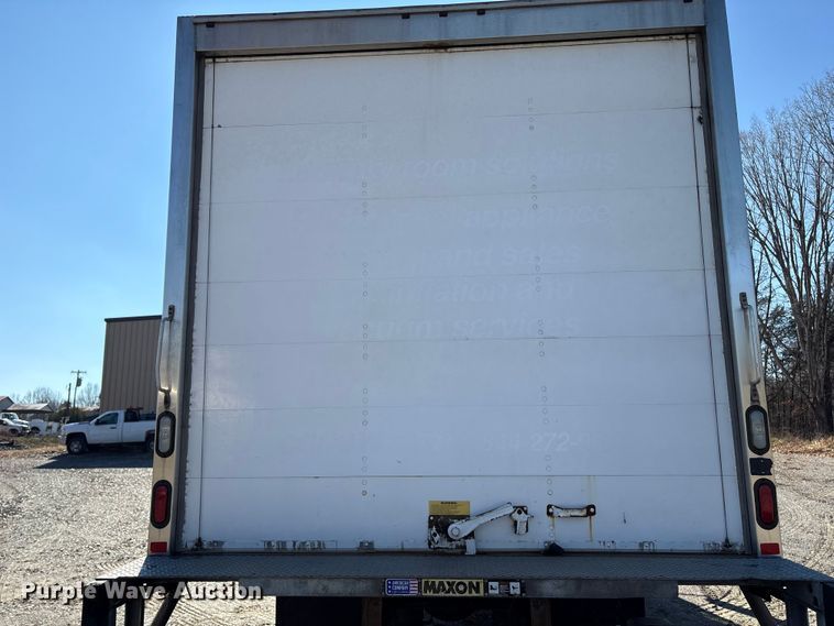 image for item DT2764 2018 International 4300 box truck