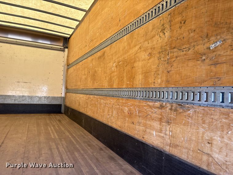 image for item DT2764 2018 International 4300 box truck