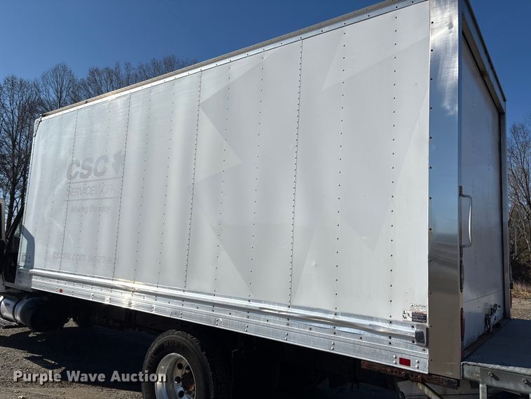 image for item DT2764 2018 International 4300 box truck