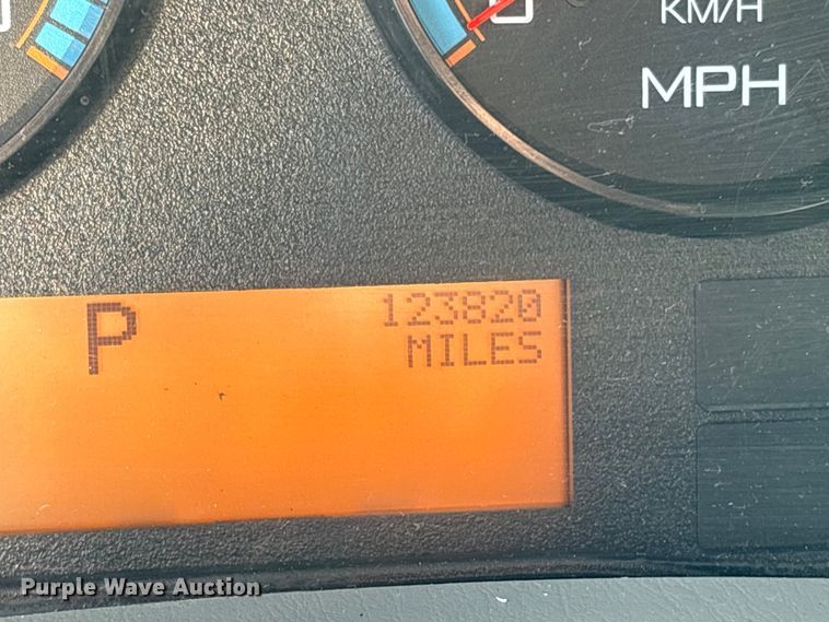 image for item DT2764 2018 International 4300 box truck