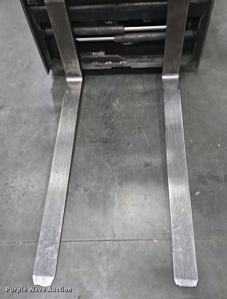 image for item DT4722 2018 UniCarriers CSF40 forklift