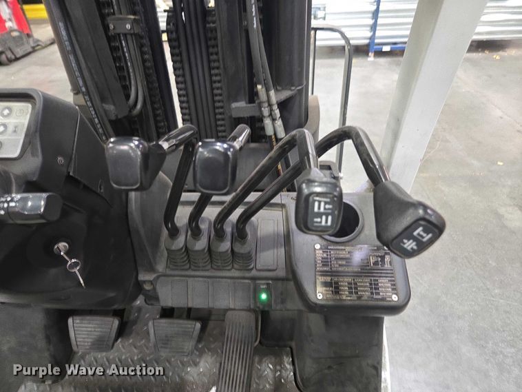 image for item DT4722 2018 UniCarriers CSF40 forklift