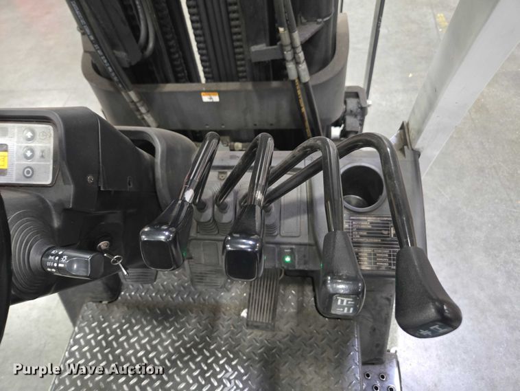 image for item DT4722 2018 UniCarriers CSF40 forklift