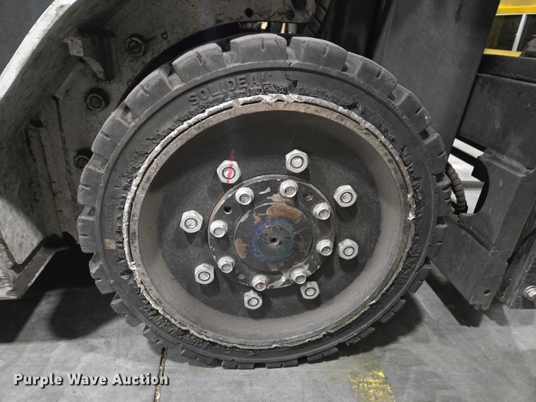 image for item DT4722 2018 UniCarriers CSF40 forklift