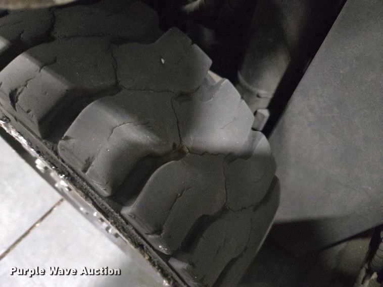 image for item DT4722 2018 UniCarriers CSF40 forklift