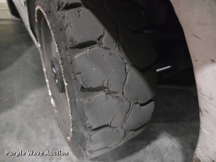 image for item DT4722 2018 UniCarriers CSF40 forklift