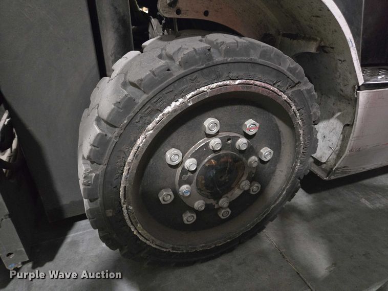 image for item DT4722 2018 UniCarriers CSF40 forklift