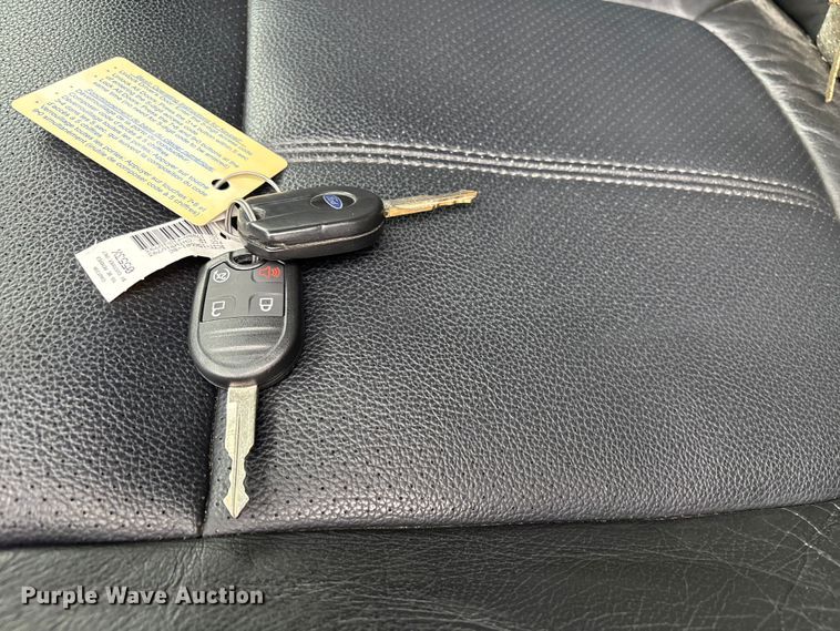 image for item DT4974 2011 Ford F250 Crew Cab pickup truck