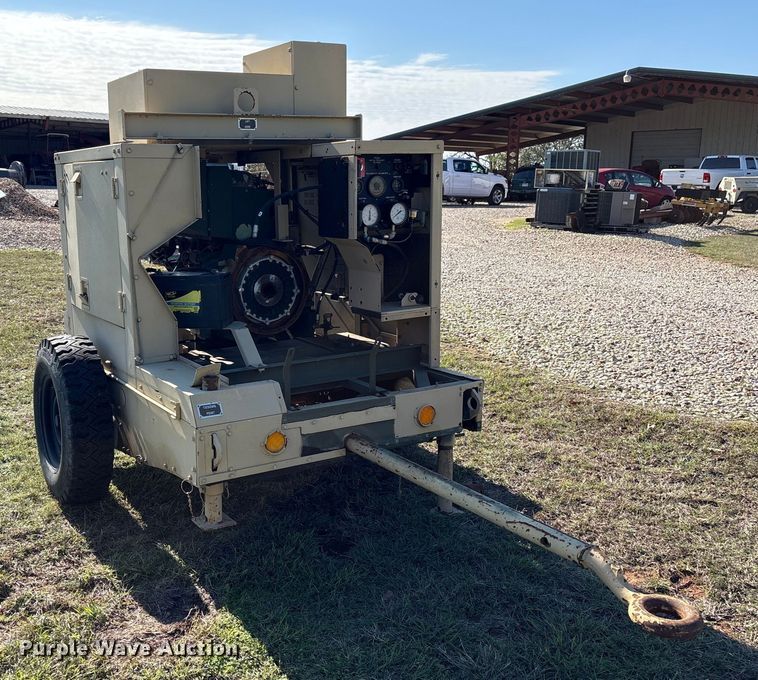 image for item DT4977 1992 Deutz F3L912 power unit