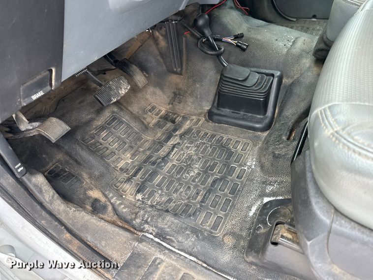 image for item DT6457 2012 Ford F450 Crew Cab flatbed truck